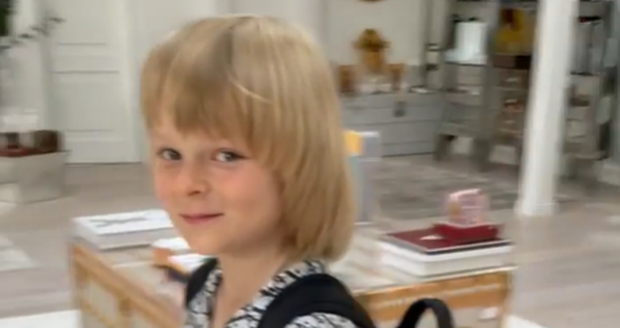 Saša Pljuščenko natáčí s rodiči prapodivná videa.