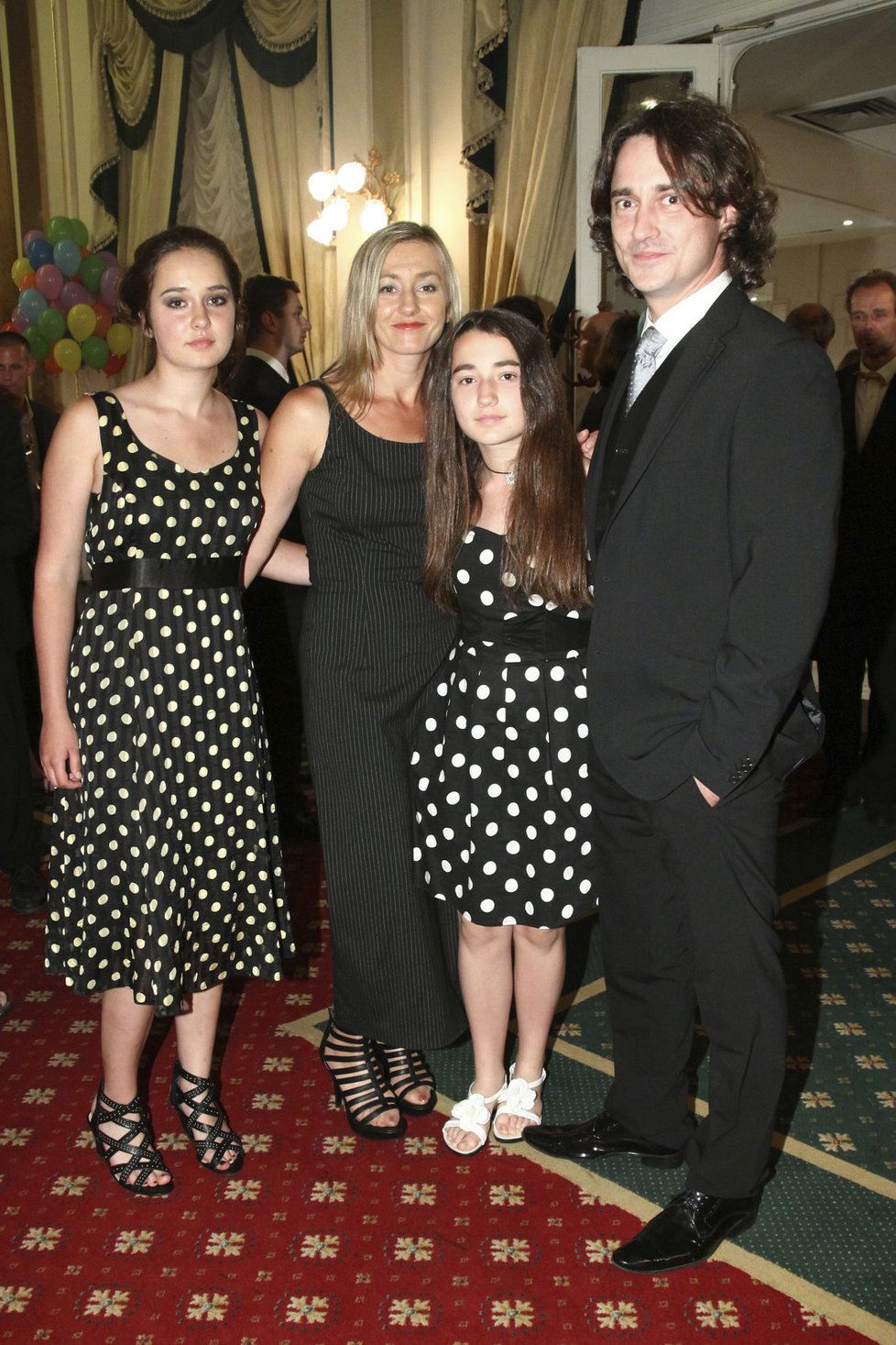 Ještě jako šťastná rodinka - Saša Rašilov, manželka Vanda Hybnerová a obě jejich dcery.