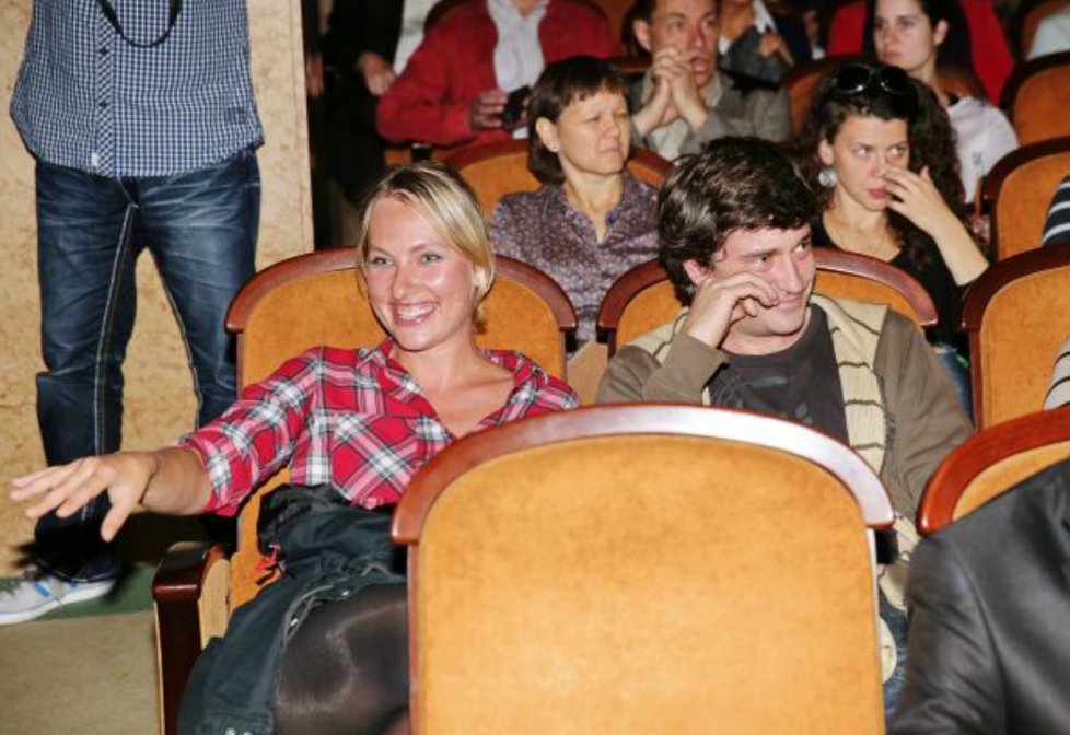 Saša s Lídou si vyrazili do kina Lucerna.