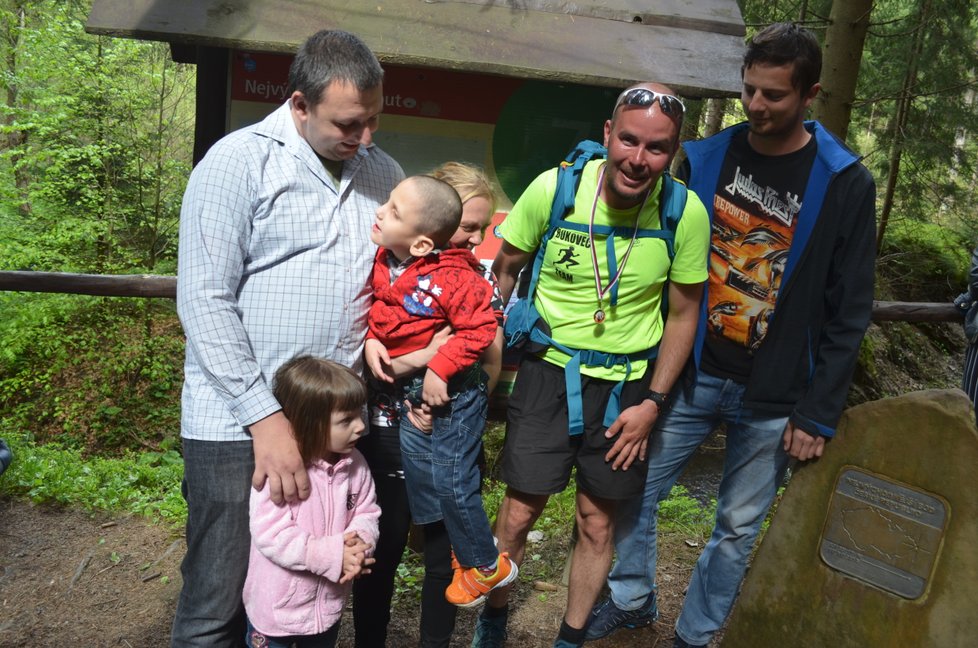 Setkání v cíli pochodu s rodinou bylo dojemné.