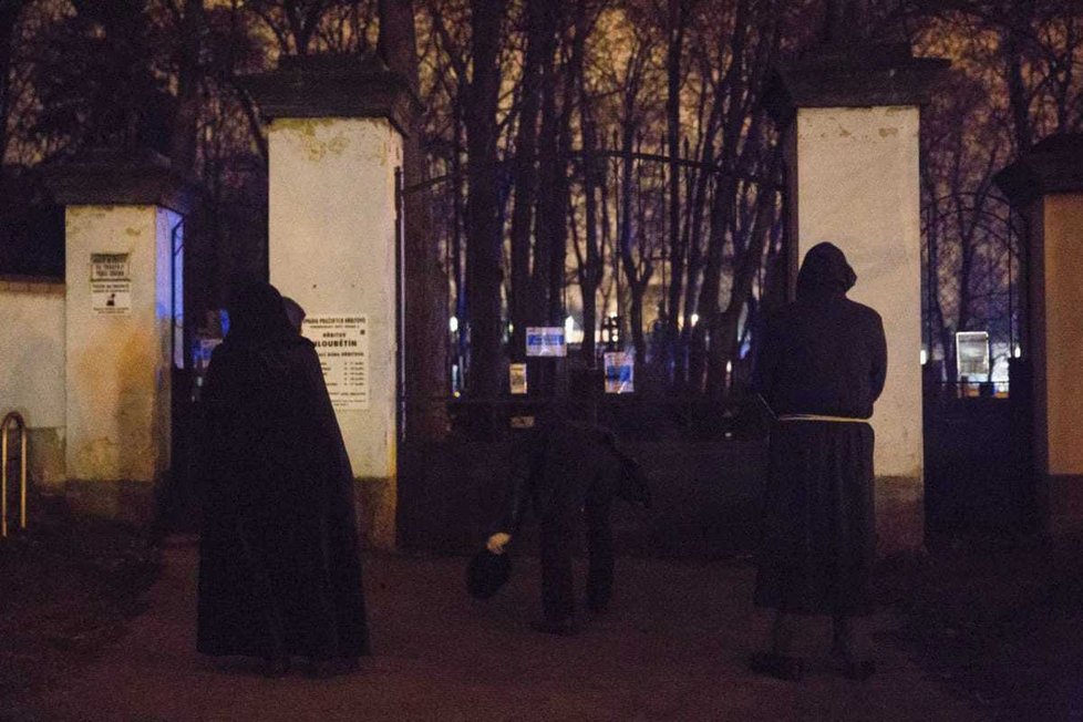 Satanisté se scházejí v domku na okraji Prahy