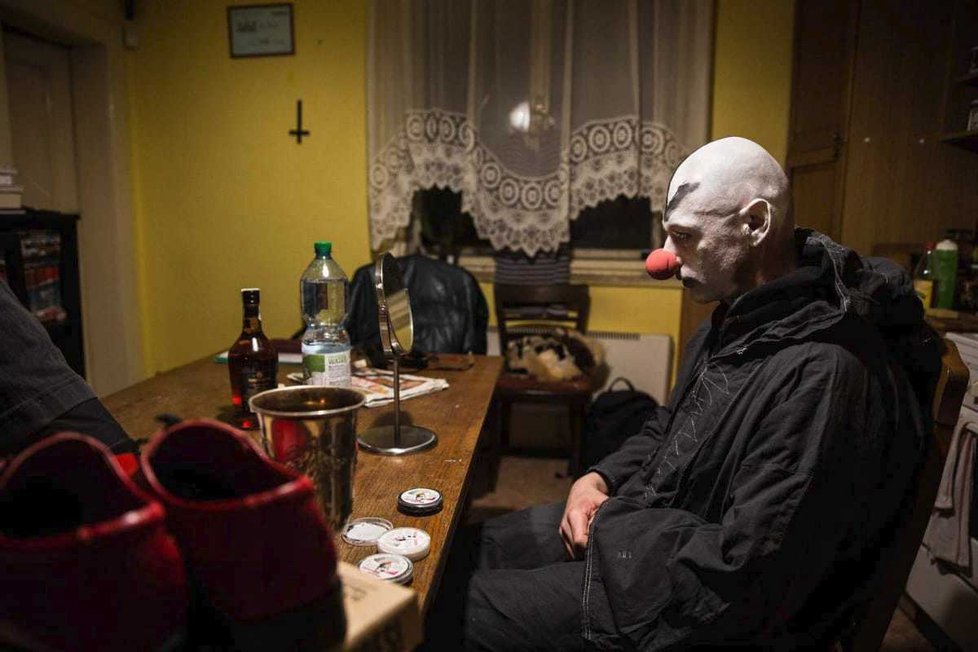 Satanisté se scházejí v domku na okraji Prahy