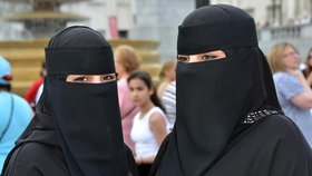 Zahalené muslimky na Teplicku nechtějí. Proti šátkům chystají vyhlášku