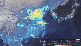 Satelitní snímky společnosti ESA ukazují, že už se Čína v březnu začala vracet "k normálu" a oxid dusičitý se vrací zpět do nebes