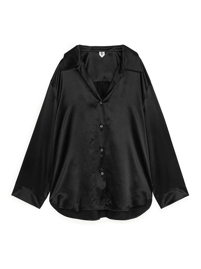 Košile, Arket, 99 eur, arket.com / Zdroj: archiv firem Košile, Arket, 99 eur, arket.com / Zdroj: archiv firem