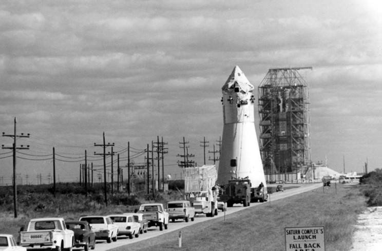 Příprava první kosmické lodi Apollo a rakety Saturn I.