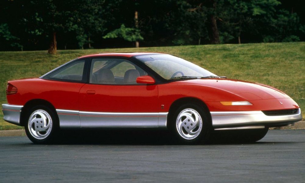 Kupé Saturn SC2 mělo od roku 1993 hlavní světlomety výklopné.
