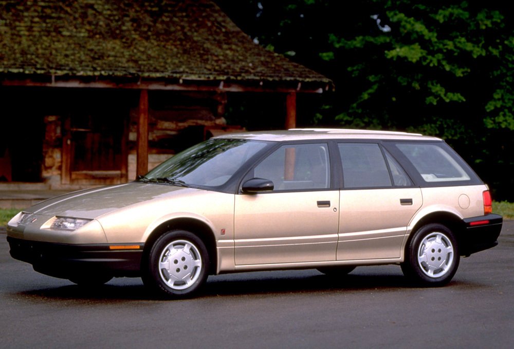 V modelovém roce 1993 doplnilo nabídku Saturnů série S pětidveřové kombi SW, vycházející ze sedanu SL.