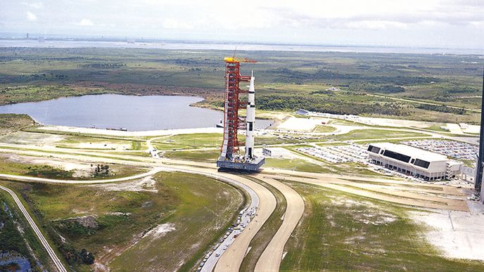 Raketa Saturn V měřila 110 metrů a vážila 2900 tun