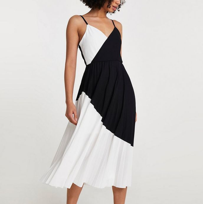 Černobílé midi šaty, River Island, 42 GBP Černobílé midi šaty, River Island, 42 GBP