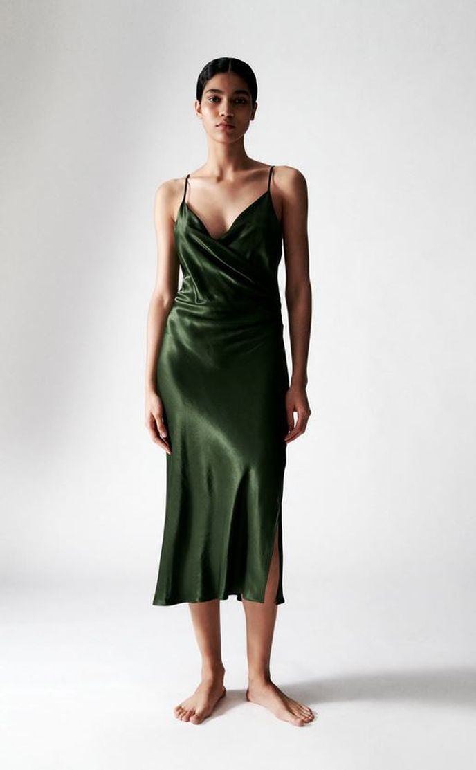 Saténové slip šaty, Zara, 799 Kč Saténové slip šaty, Zara, 799 Kč