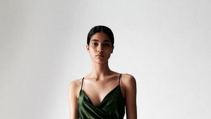 Saténové slip šaty, Zara, 799 Kč Saténové slip šaty, Zara, 799 Kč