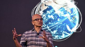 Akcie Microsoftu lámou rekordy. Šéf Nadella je prodává, aby se vyhnul nové dani