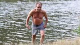 Fotograf Jan Saudek v 81 letech ukázal tělo! Koupe se ve Vltavě