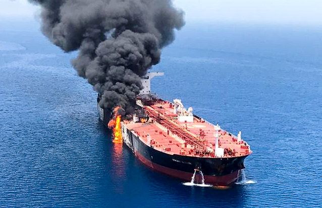 Saúdská Arábie se připojila k USA a Británii v obvinění Íránu ze čtvrtečního útoku na dva tankery v Ománském zálivu. Korunní princ Muhammad bin Salmán v rozhovoru s listem Aš-Šark al-Avsat vyzval světové společenství, aby rozhodujícím způsobem zasáhlo. Írán vinu na útocích popřel.