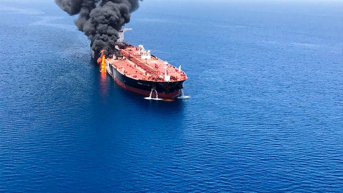 Saúdská Arábie se připojila k USA a Británii v obvinění Íránu ze čtvrtečního útoku na dva tankery v Ománském zálivu. Korunní princ Muhammad bin Salmán v rozhovoru s listem Aš-Šark al-Avsat vyzval světové společenství, aby rozhodujícím způsobem zasáhlo. Írán vinu na útocích popřel.