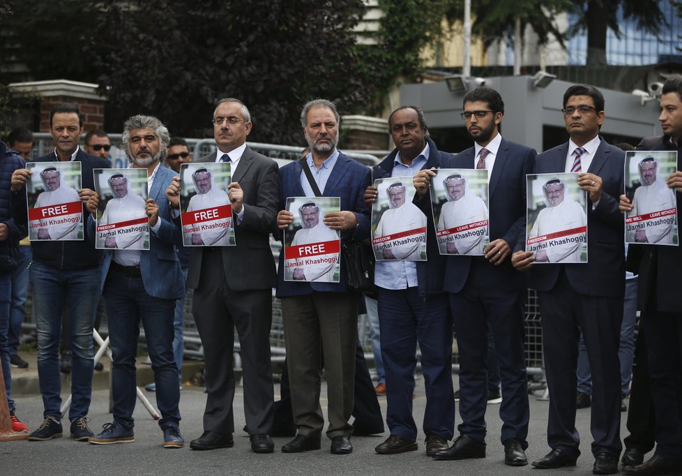 Turecká policie vyšetřuje zmizení saúdskoarabského opozičního novináře Džamála Chášakdžího. Po jeho osudu se pídí i řada novinářů. Chášakdží zmizel 2. 10. při návštěvě saúdského konzulátu v Istanbulu, policisté se domnívají, že ho tam Saúdové zabili.