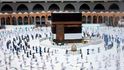 Do Mekky přijíždějí účastníci letošní muslimské poutě. Letos kvůli koronaviru povolení jenom 10 000 lidí, kteří v království žijí. Normálně se pouti účastní až dva miliony lidí. Pouť provází bezpečnostní a hygienická opatření. Do Mekky přijíždějí účastníci letošní muslimské poutě. Letos kvůli koronaviru povolení jenom 10 000 lidí, kteří v království žijí. Normálně se pouti účastní až dva miliony lidí. Pouť provází bezpečnostní a hygienická opatření.