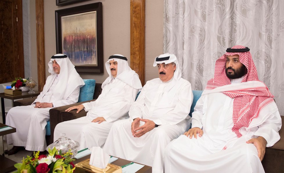 Korunní princ bin Salmán s členy královské rodiny