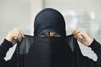 Saúdská Arábie snižuje ceny nevěst. Mladíci si kupovali ženy levněji v cizině