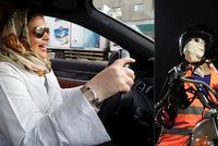 Ženy v Saúdské Arábii můžou začít řídit. Princ jim povolil auta, kamiony i motorky