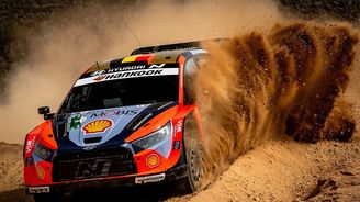 Saúdská rallye po 1. dnu: Vede Fourmaux, k titulu má blíže Ogier Saúdská rallye po 1. dnu: Vede Fourmaux, k titulu má blíže Ogier