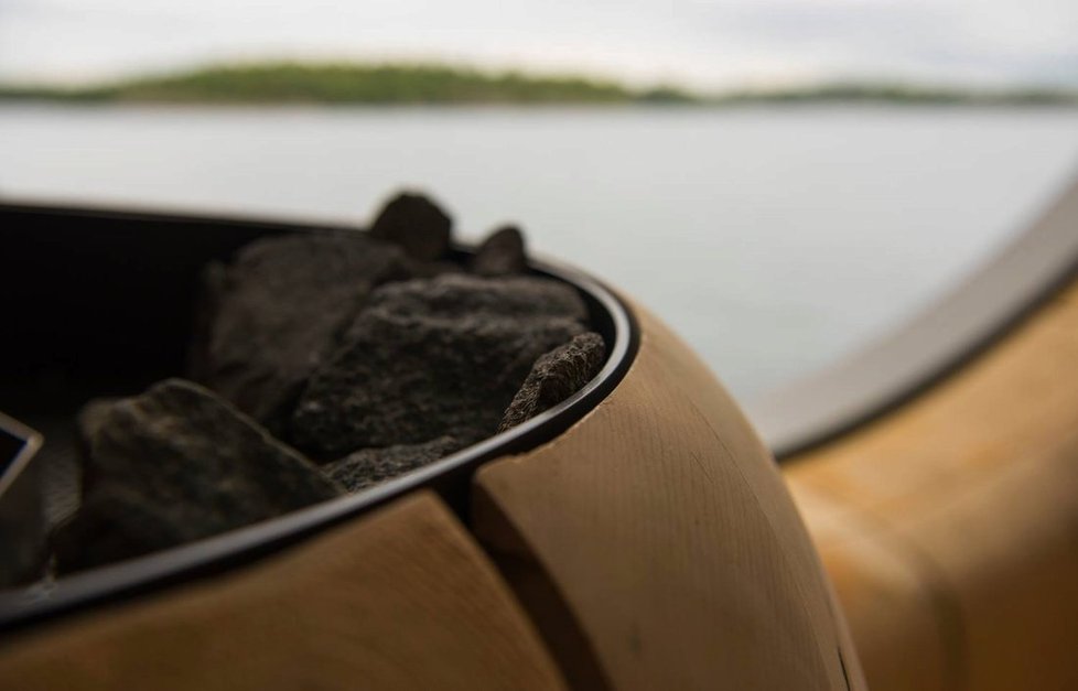 Organická sauna na břehu kanadského jezera