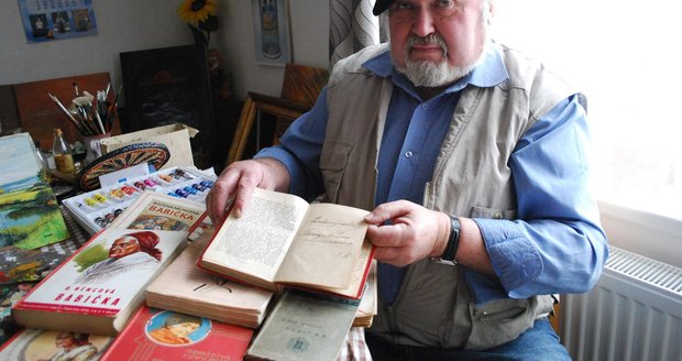 Sběratel Jaroslav Kreibich se svou nejvzácnější Babičkou z roku 1862