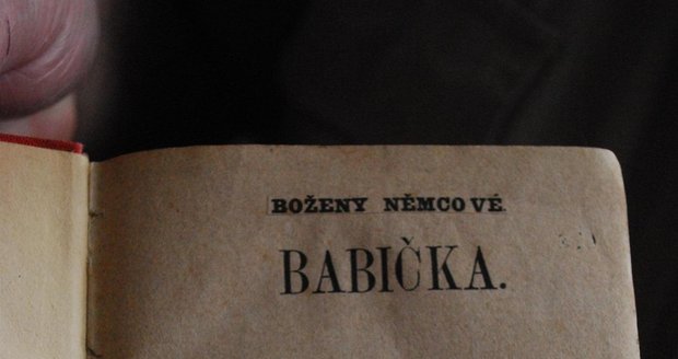 Toto sto padesát let staré vydání Babičky se spisovatelce Boženě Němcové dostalo do ruky den před její smrtí