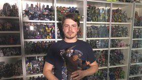 Jaroslav (31) z Prahy sbírá figurky z fantasy a sci-fi světa. Má jich více než 1000.
