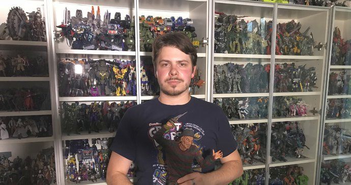 Jaroslav (31) z Prahy sbírá figurky z fantasy a sci-fi světa. Má jich více než 1000.