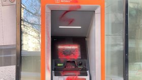 Bankomat pobočky Sberbank v Praze 5 na Smíchově.
