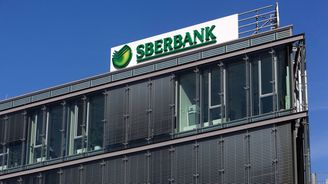 České Sberbank v pololetí klesl zisk. Loňské výsledky vylepšil konec intervencí ČNB