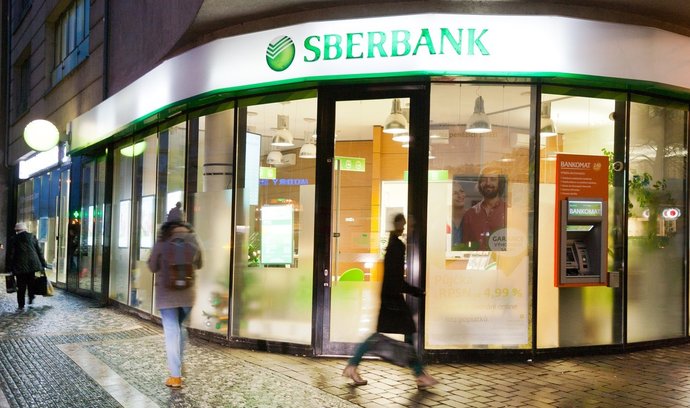 Zákonný limit pojištění, který je sto tisíc euro, překračuje u Sberbank 2600 klientů.