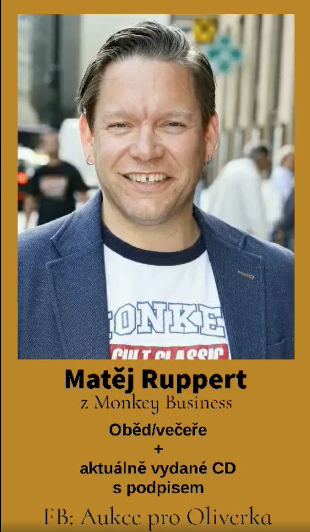 Muzikant Matěj Ruppert přihodí ke společnému obědu ři večeři také CD kapely Monkey Bussines.