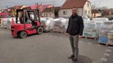 Lidé z Veselska za den naplnili kamion: Pošlou ho do obce dělníků, kteří tam pracovali