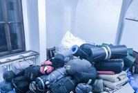 Pomoc Ukrajině: Skautský institut na Staroměstském náměstí sbírá spacáky, stany i léky