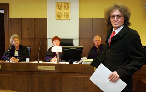 2007: Sbormistr u soudu v Hradci Králové