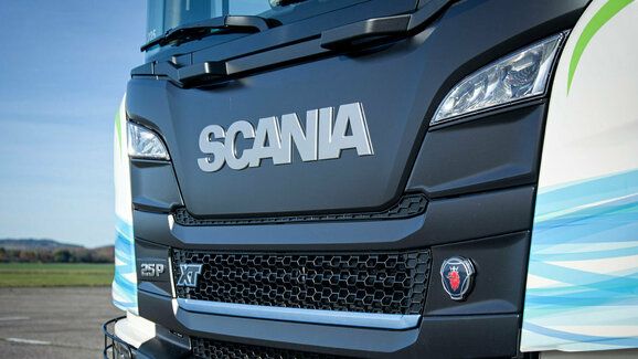 Scania letos oslaví 30 let na českém trhu. Dodá první elektrické náklaďáky