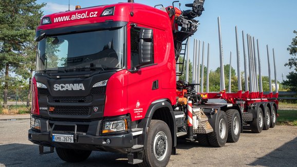 Scania G 500 XT míří do lesa s požehnáním