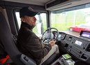 Díky krátkému rozvoru a natáčecí zadní nápravě měla Scania L 320 s nástavbou namontovanou firmou Hanes skvělou manévrovatelnou