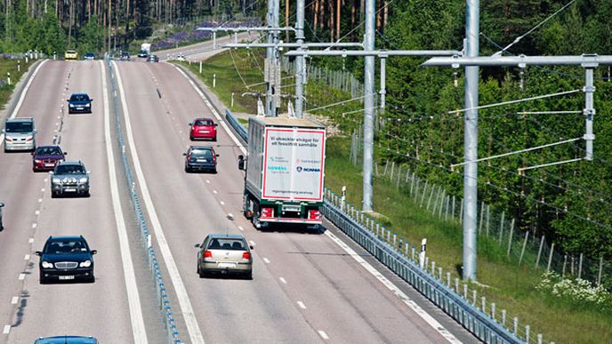 Scania pokračuje ve vývoji a testování hybridů i elektromobilů Scania pokračuje ve vývoji a testování hybridů i elektromobilů