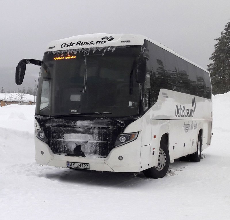 Logo Scania se po cestě z letiště do Trysilu nacházelo pod vrstvou ledu