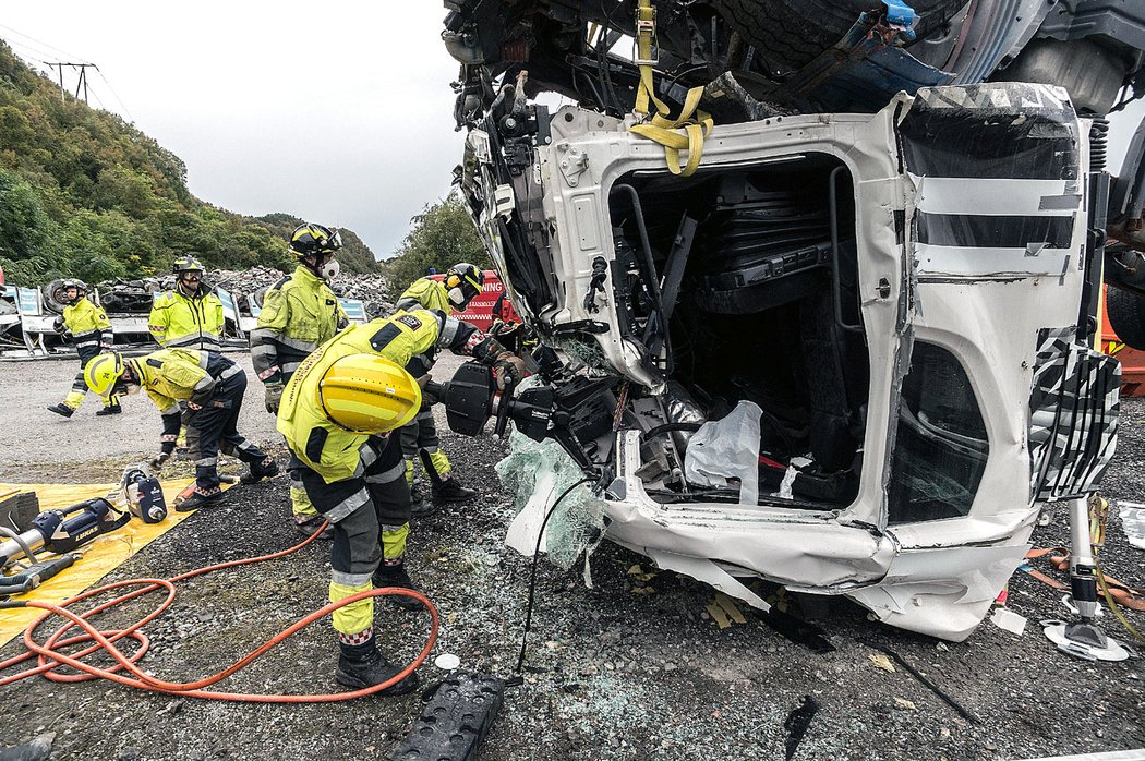 Scania poskytuje kabiny nákladních vozidel pro nácvik vyprošťování