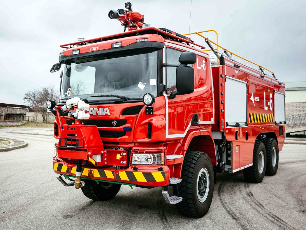 Scania P 490 6×6 fire trucks pro AENA