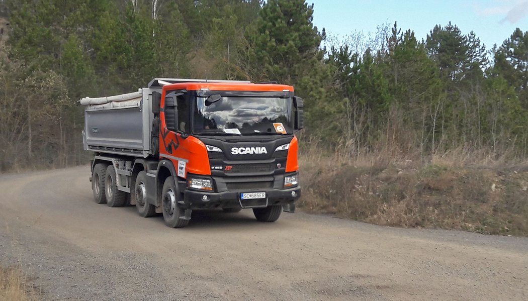 Scania v kamenolomu