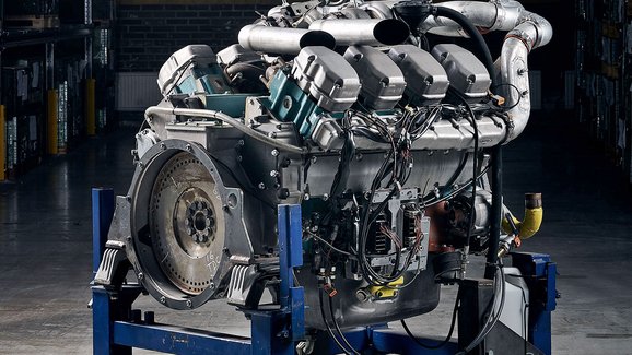 Scania připomíná 50 let svých vznětových motorů V8 