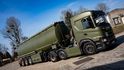 Švédský výrobce nákladních aut Scania je známý především z civilní dopravy, ale dodává i obranná armádní řešení. Švédský výrobce nákladních aut Scania je známý především z civilní dopravy, ale dodává i obranná armádní řešení.
