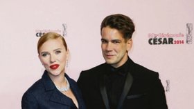 Scarlett s Romainem Dauriacem se zasnoubili loni v září.