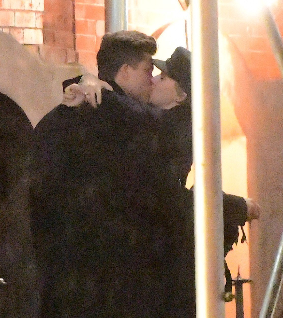 Scarlett Johansson se líbá s milencem Colinem Jostem